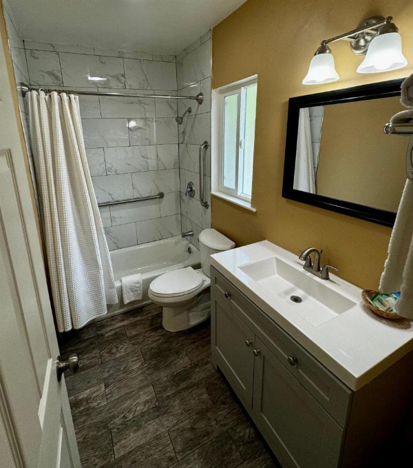 Carmel Wayfarer Inn image 11