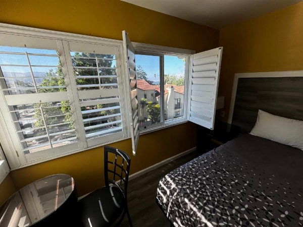 Carmel Wayfarer Inn image 12