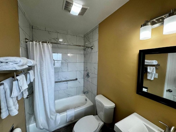 Carmel Wayfarer Inn image 7